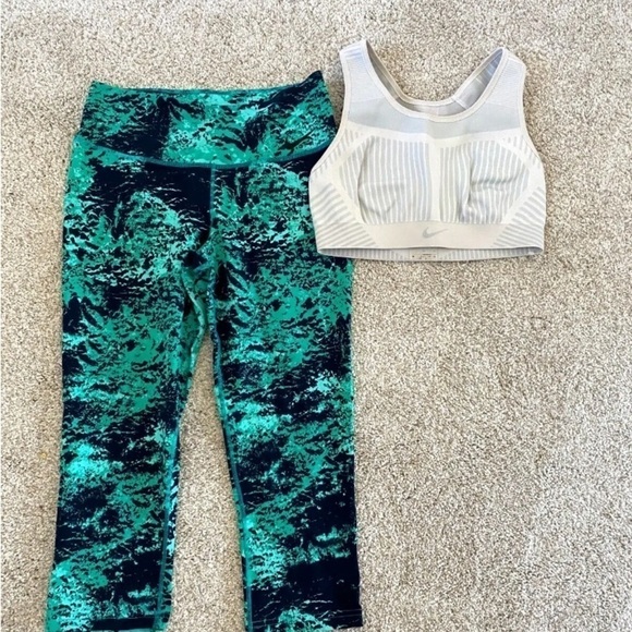 Lot of 2 Womens Nike Sportswear Sz Medium Printed Leggings Sports Bra Dri Fit - Picture 2 of 7